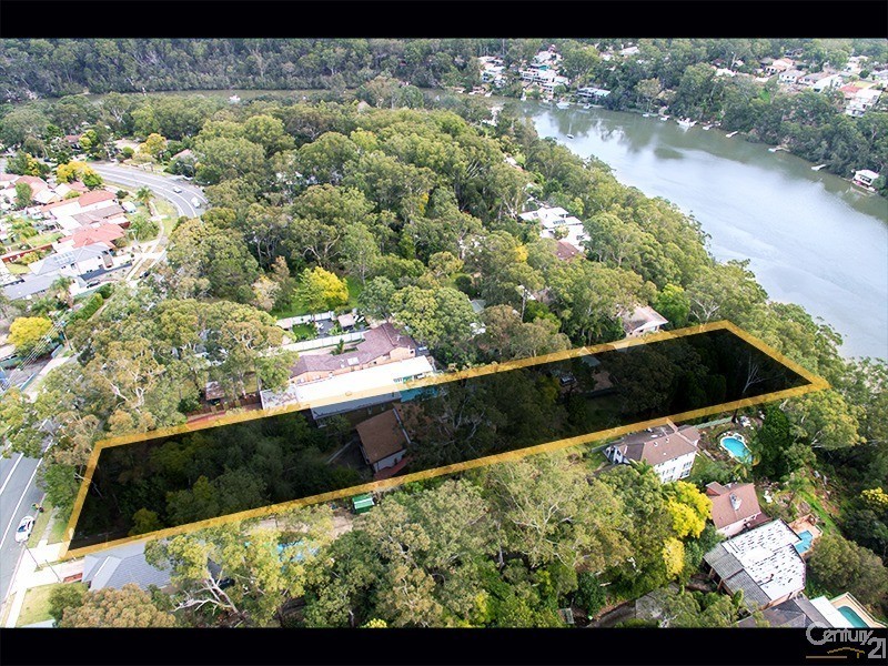 848 Henry Lawson Drive, Picnic Point NSW 2213
