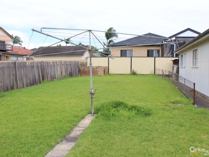 18 Powell St, Yagoona NSW 2199