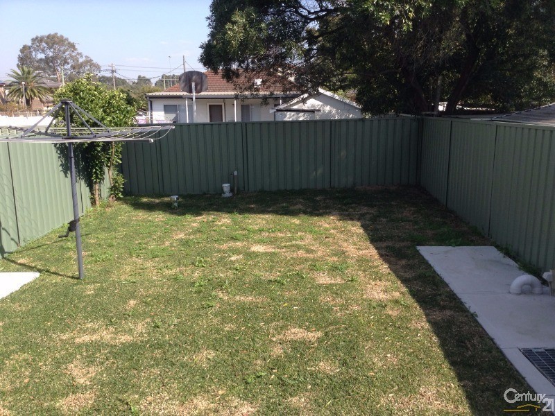 2b Laundess Avenue, Panania NSW 2213