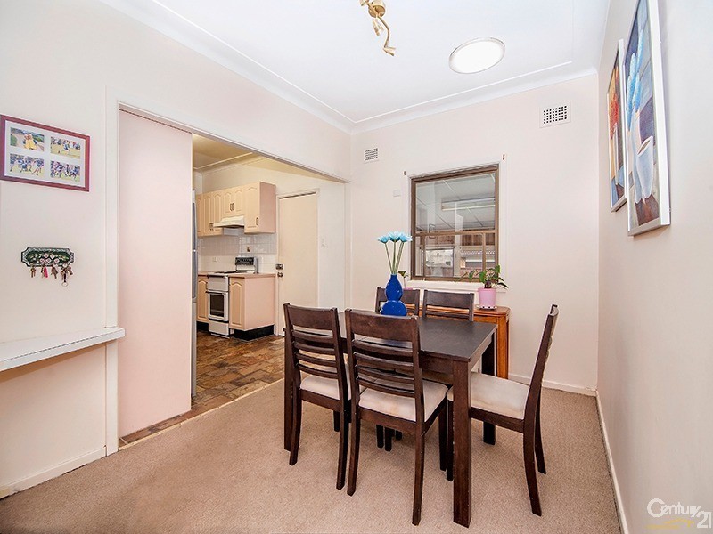 2 Hazelglen Avenue, Panania NSW 2213