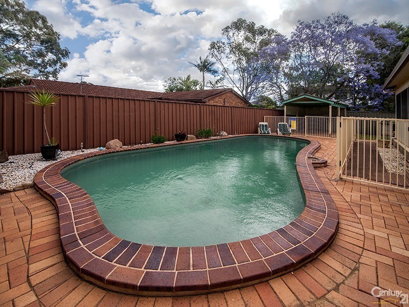 2 Hazelglen Avenue, Panania NSW 2213