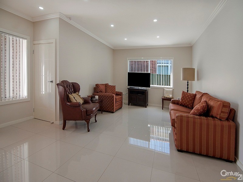 1 Harford Avenue, East Hills NSW 2213