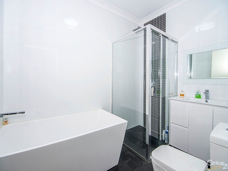 1 Harford Avenue, East Hills NSW 2213