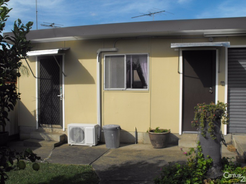 2/8 Olive St, Condell Park NSW 2200