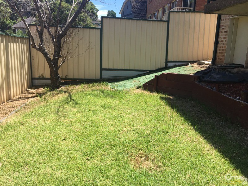 2/6  Lee St, Condell Park NSW 2200