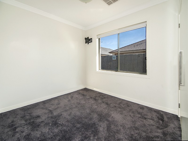 8 Cotter Lane, Moorebank NSW 2170