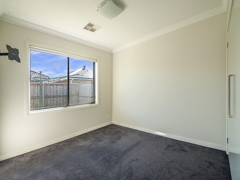 8 Cotter Lane, Moorebank NSW 2170