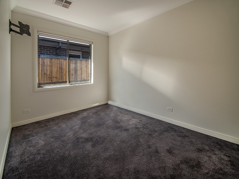 8 Cotter Lane, Moorebank NSW 2170
