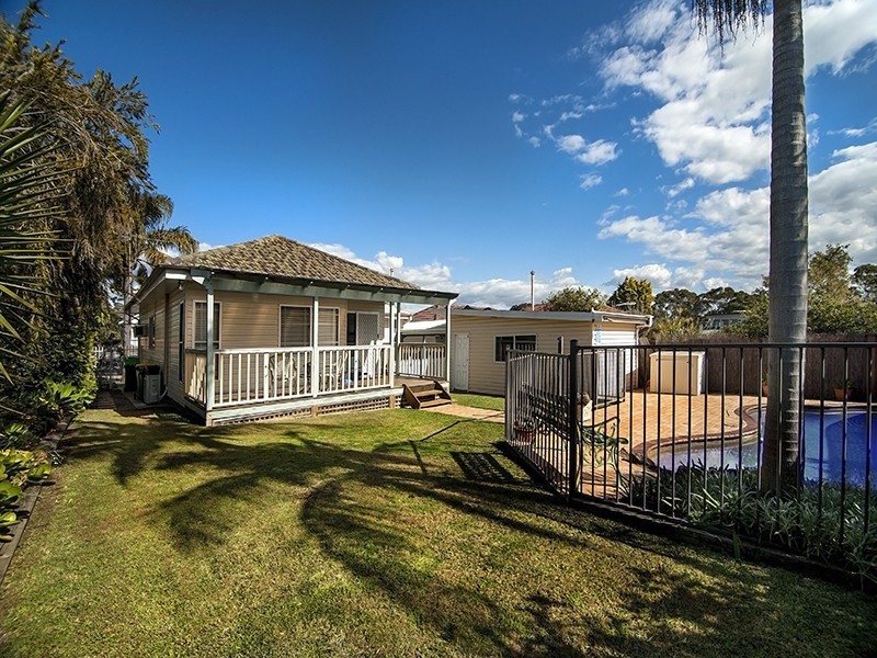 6 Sandakan Road, Revesby Heights NSW 2212