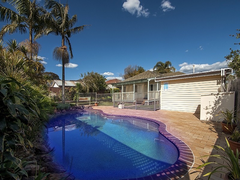 6 Sandakan Road, Revesby Heights NSW 2212