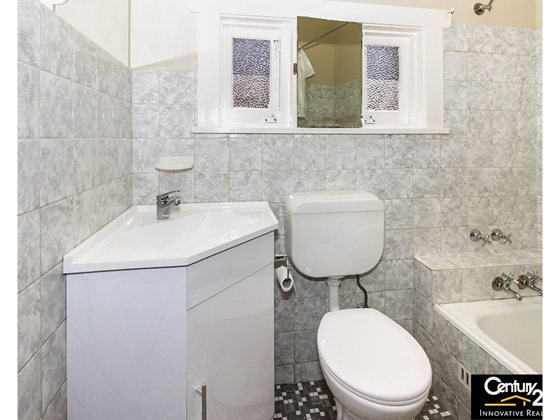 15 Clemton Ave, Earlwood NSW 2206
