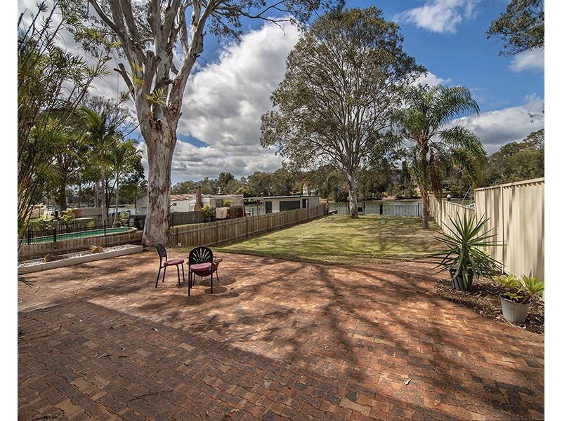 592 Henry Lawson Drive, East Hills NSW 2213