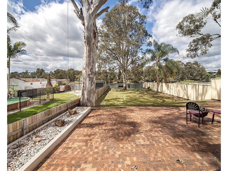 592 Henry Lawson Drive, East Hills NSW 2213