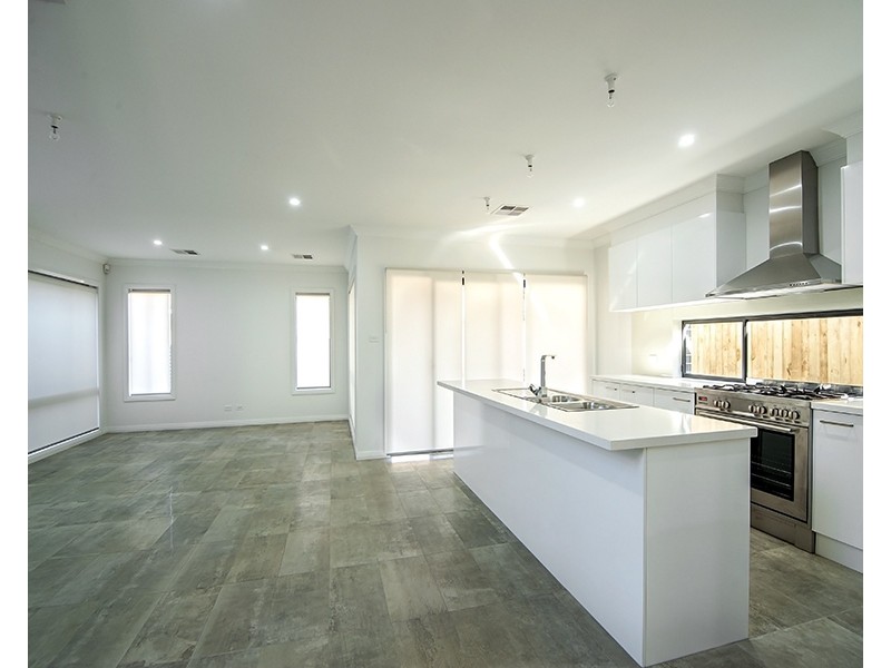 25 Vogue Avenue, Moorebank NSW 2170