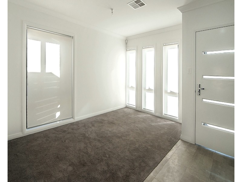 25 Vogue Avenue, Moorebank NSW 2170