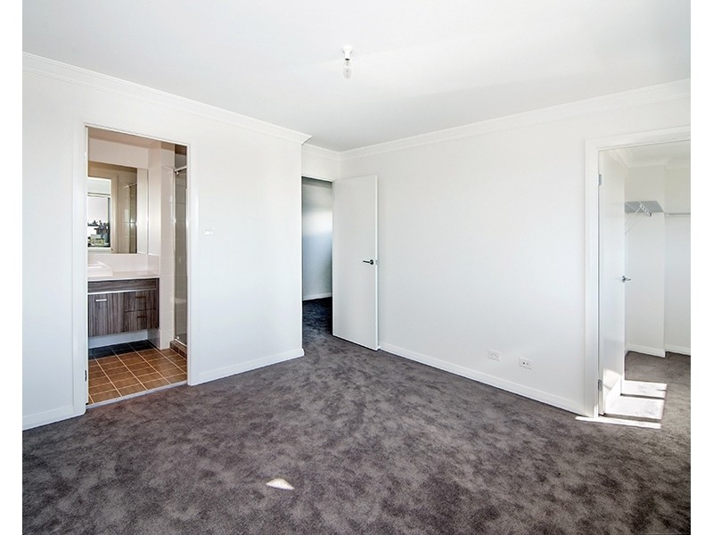 25 Vogue Avenue, Moorebank NSW 2170