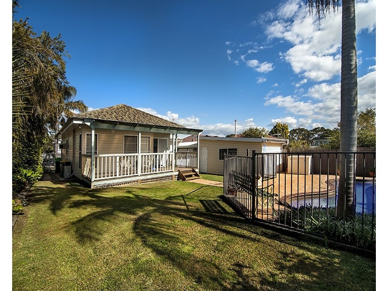 6 Sandakan Road, Revesby Heights NSW 2212