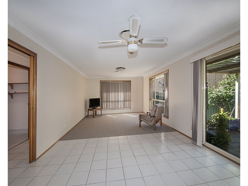 751a Henry Lawson Drive, Picnic Point NSW 2213