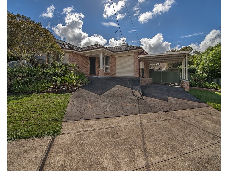 751a Henry Lawson Drive, Picnic Point NSW 2213