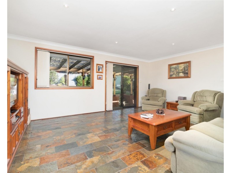39 Oak Drive, Georges Hall NSW 2198