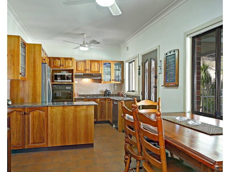 28 Mae Crescent, Panania NSW 2213