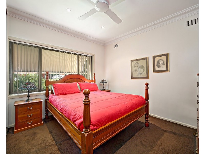 28 Mae Crescent, Panania NSW 2213