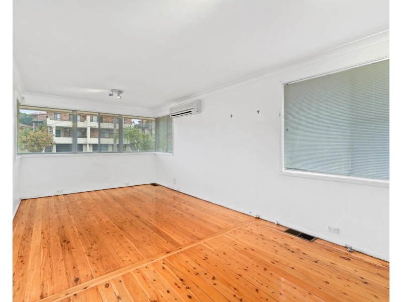 20 Caroline Crescent, Georges Hall NSW 2198