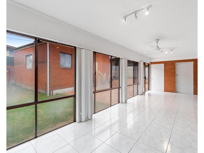 20 Caroline Crescent, Georges Hall NSW 2198