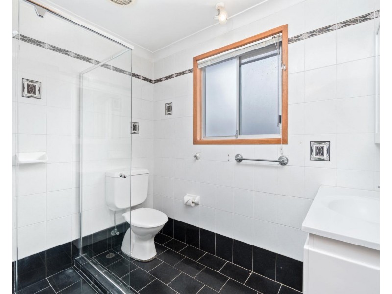 20 Caroline Crescent, Georges Hall NSW 2198