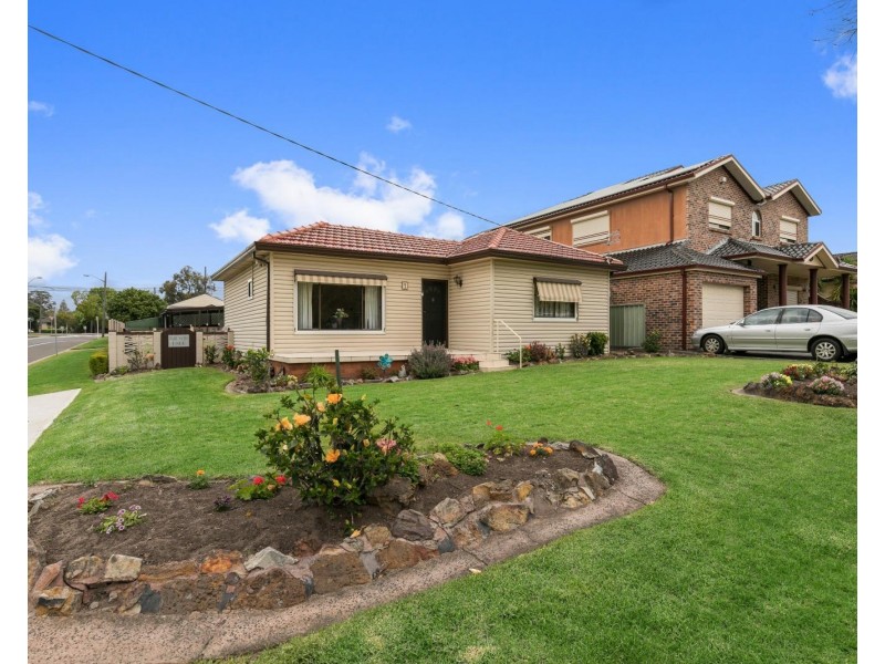 1 Doris Street, Picnic Point NSW 2213