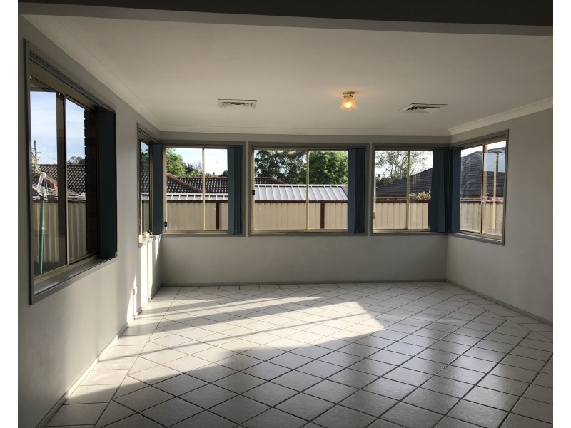 79 Downes Crescent, Currans Hill NSW 2567