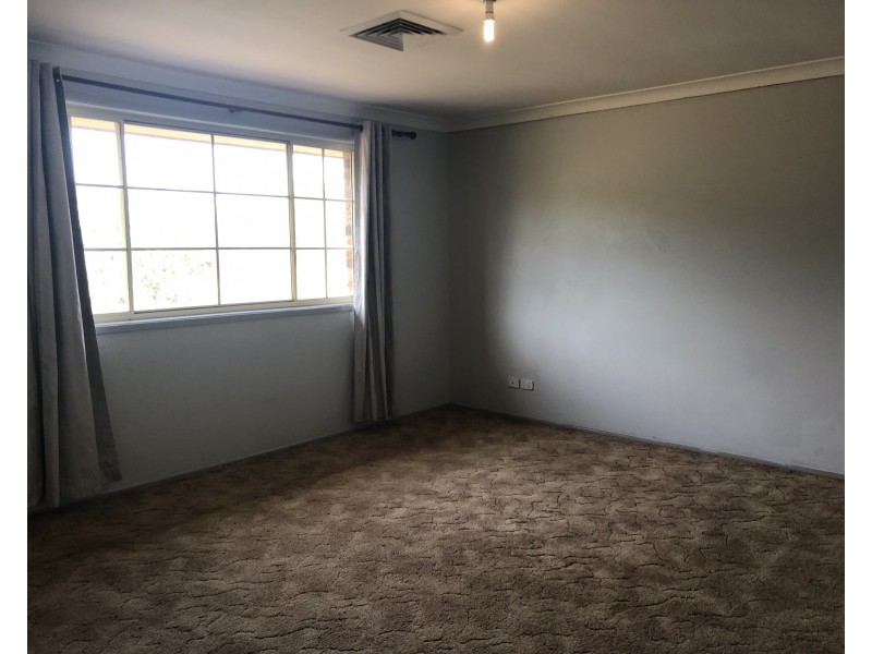 79 Downes Crescent, Currans Hill NSW 2567
