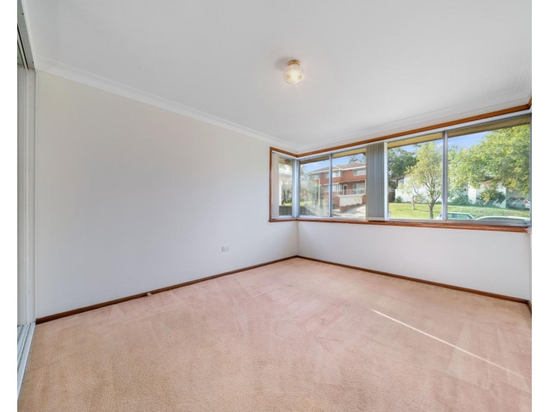 6 Lucinda Avenue, Georges Hall NSW 2198