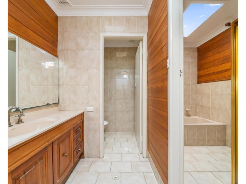 6 Lucinda Avenue, Georges Hall NSW 2198