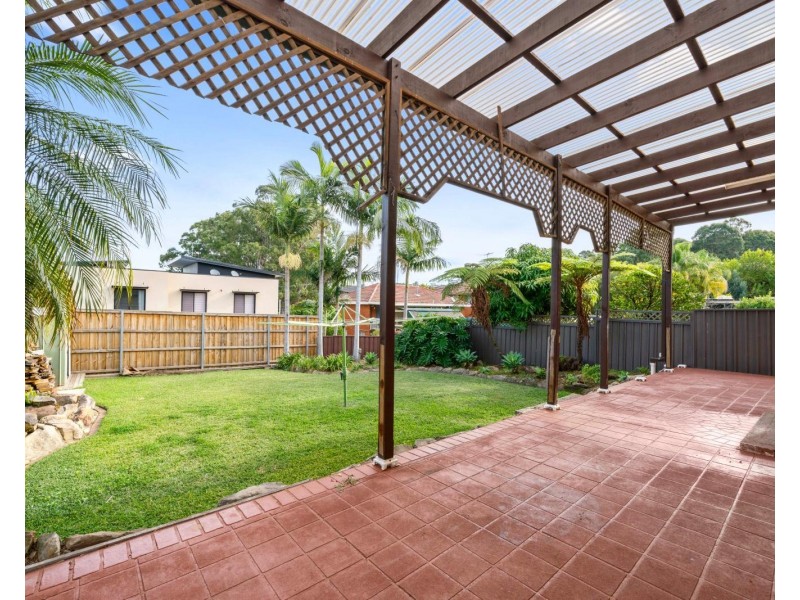 6 Lucinda Avenue, Georges Hall NSW 2198