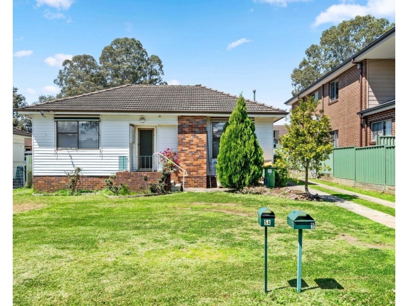 5 Tyalgum Avenue, Panania NSW 2213