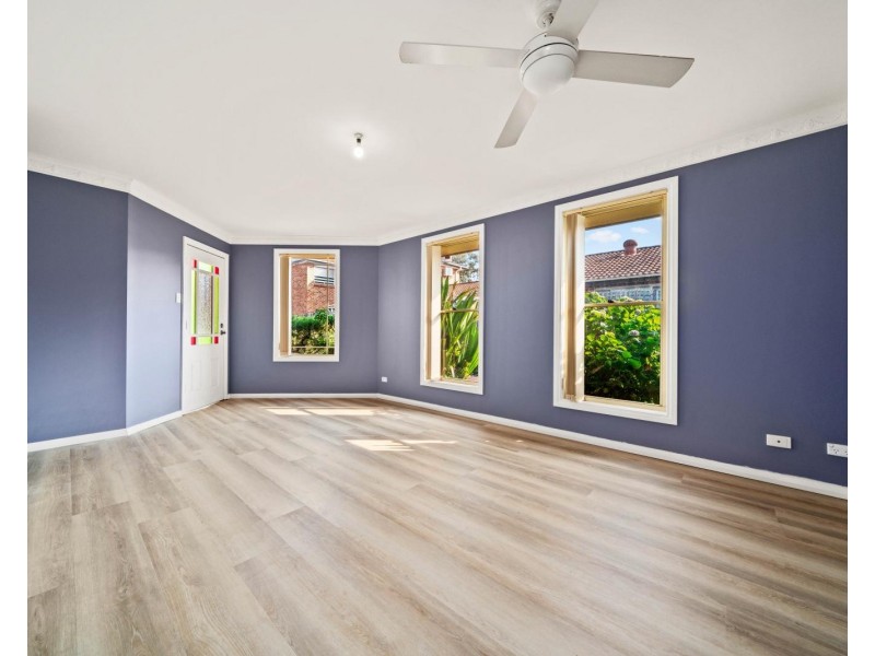 2/9  Broe Avenue, East Hills NSW 2213