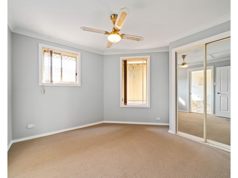 2/9  Broe Avenue, East Hills NSW 2213