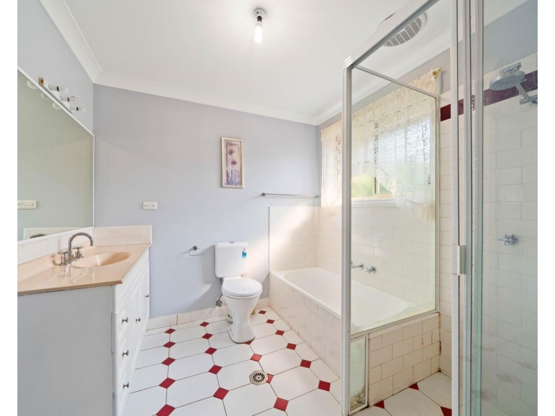 2/9  Broe Avenue, East Hills NSW 2213