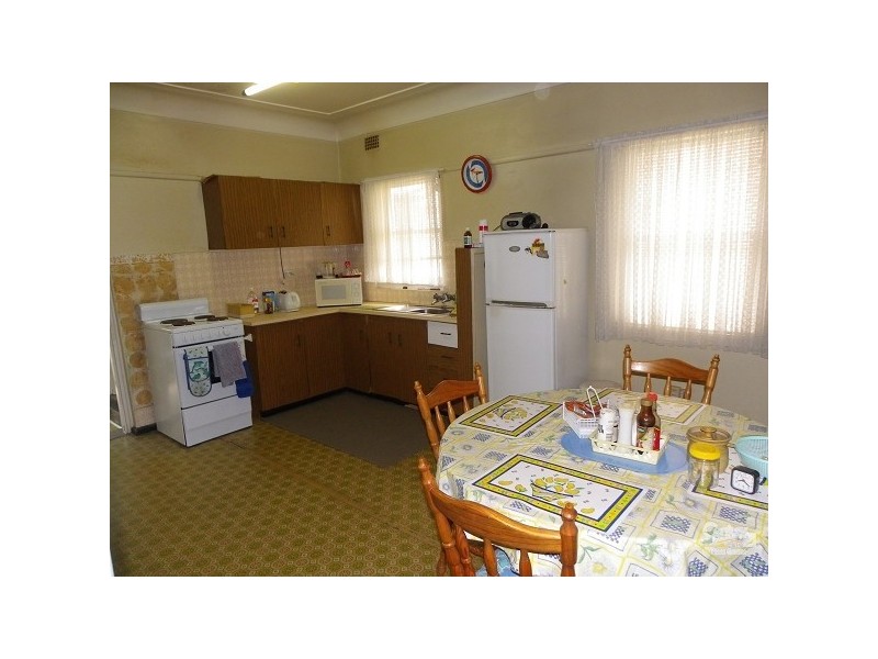 28 Flood Avenue, Revesby NSW 2212