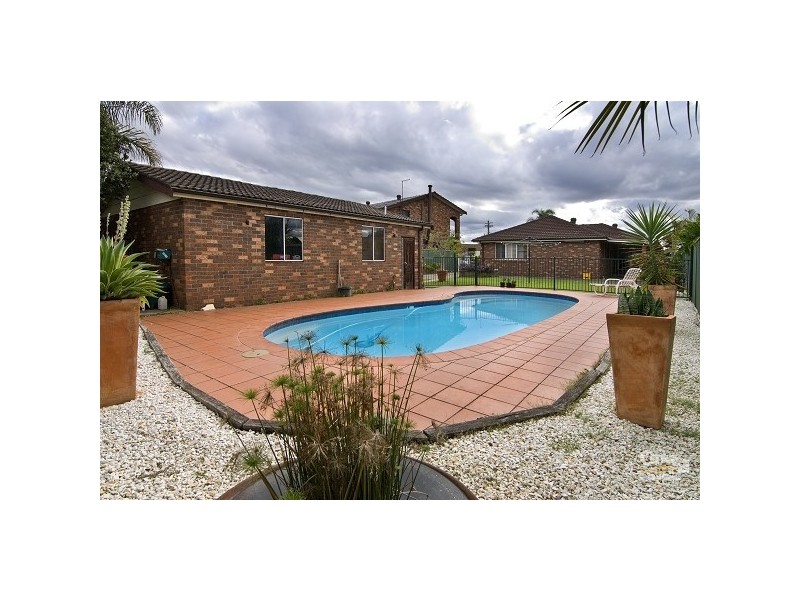 4 Jade Court, Georges Hall NSW 2198