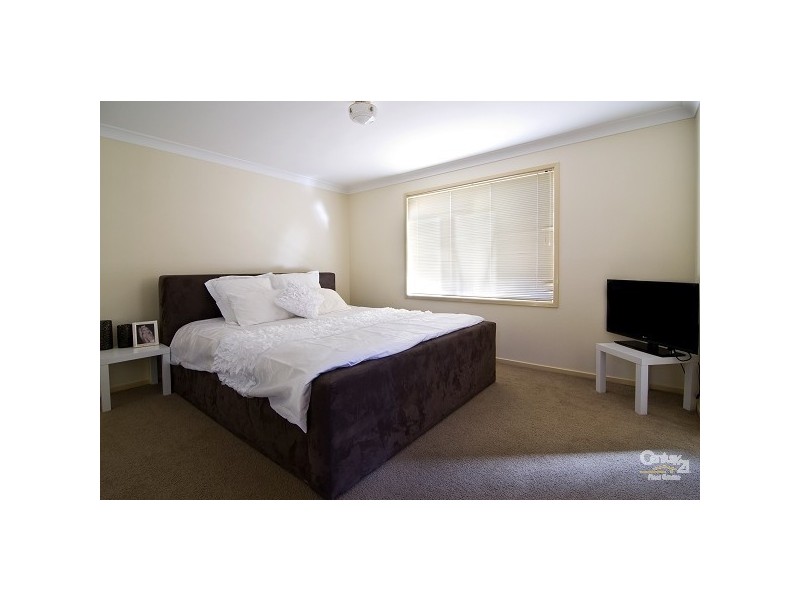 33 Banyule Court, Wattle Grove NSW 2173