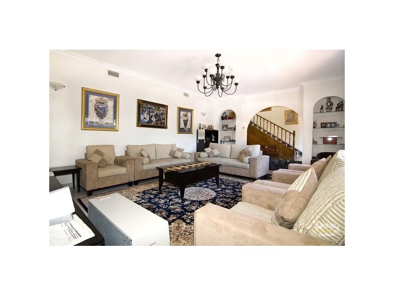 7 Jade Court, Georges Hall NSW 2198