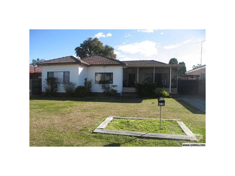 22 Eileen Street, Picnic Point NSW 2213