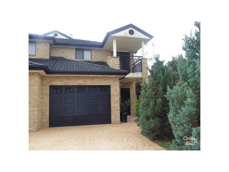 10 Donald Street, Picnic Point NSW 2213