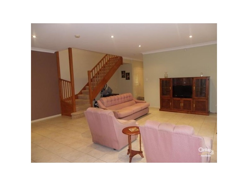 10 Donald Street, Picnic Point NSW 2213