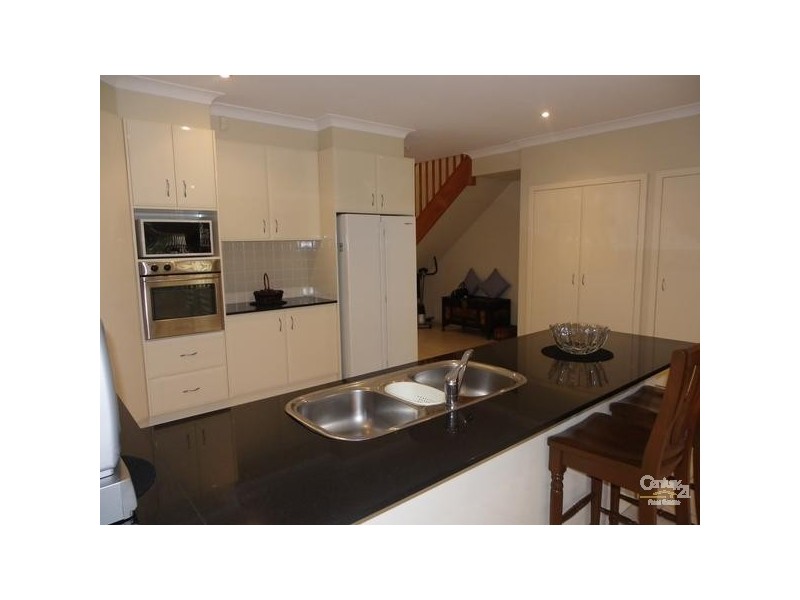 10 Donald Street, Picnic Point NSW 2213