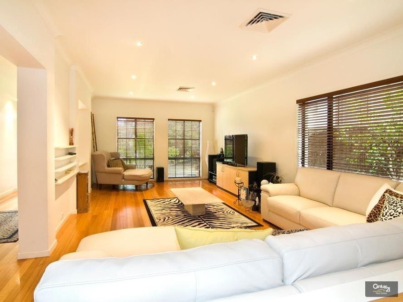 5 Stretham Avenue, Picnic Point NSW 2213