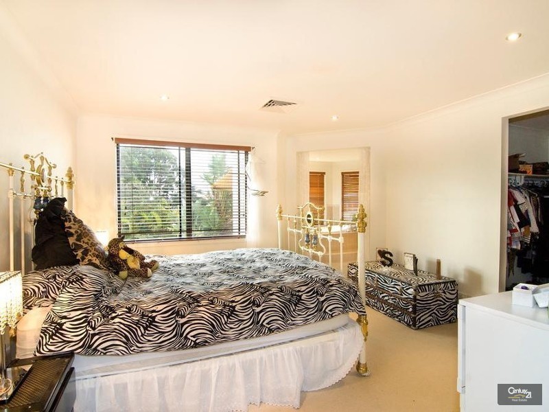 5 Stretham Avenue, Picnic Point NSW 2213