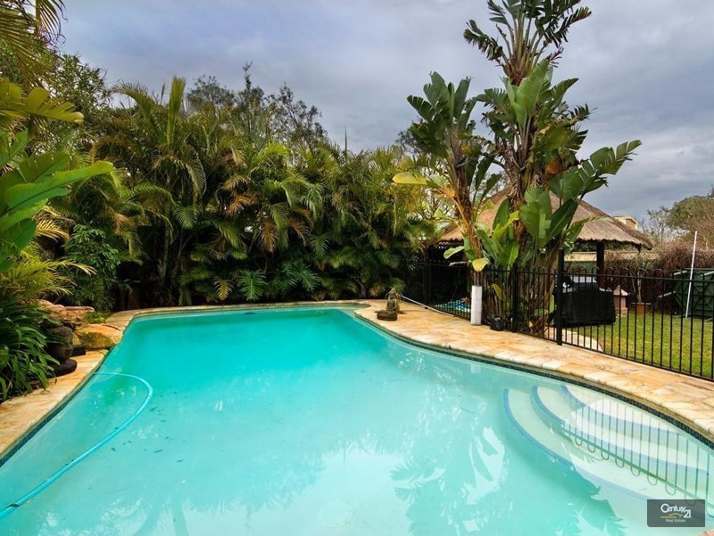 5 Stretham Avenue, Picnic Point NSW 2213